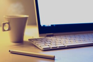 Czy szkolenie wstępne BHP dla pracownika zdalnego można przeprowadzić online? Instruktaż ogólny i stanowiskowy zgodnie z przepisami